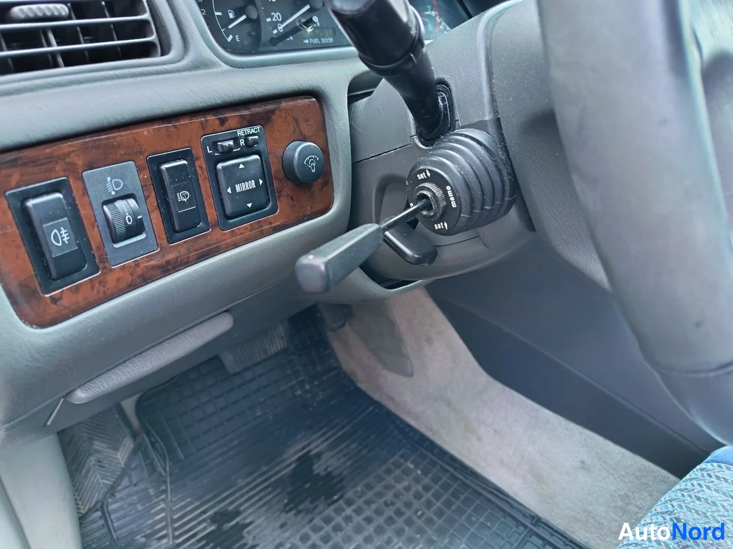 Harmaa Toyota Camry 2001, yksityiskohta, kuva 15