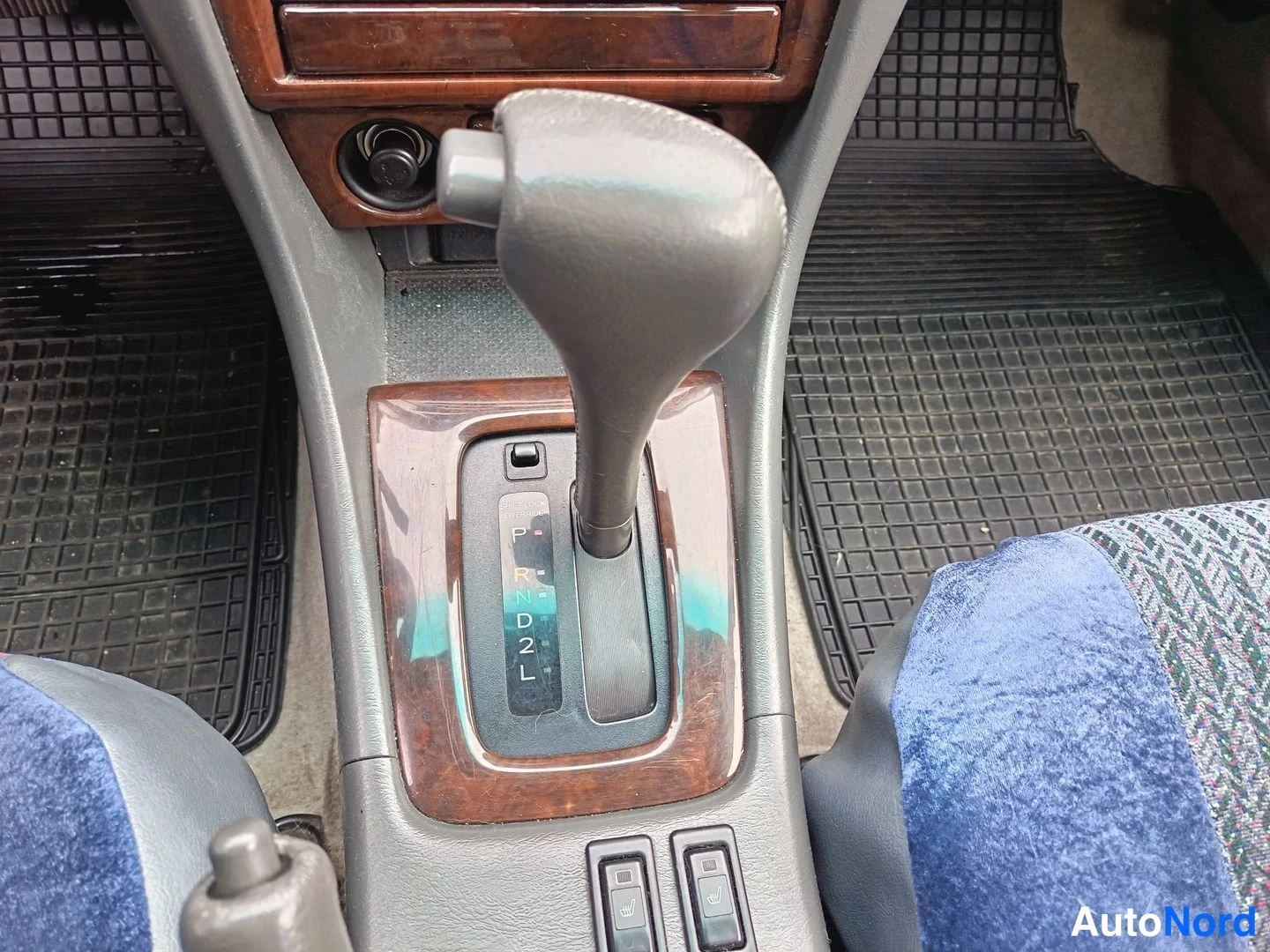 Harmaa Toyota Camry 2001, yksityiskohta, kuva 21