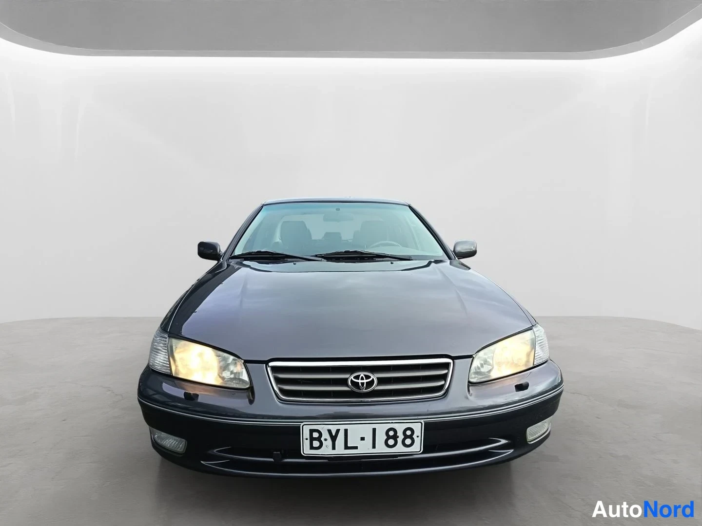 Harmaa Toyota Camry 2001, edestä, kuva 3