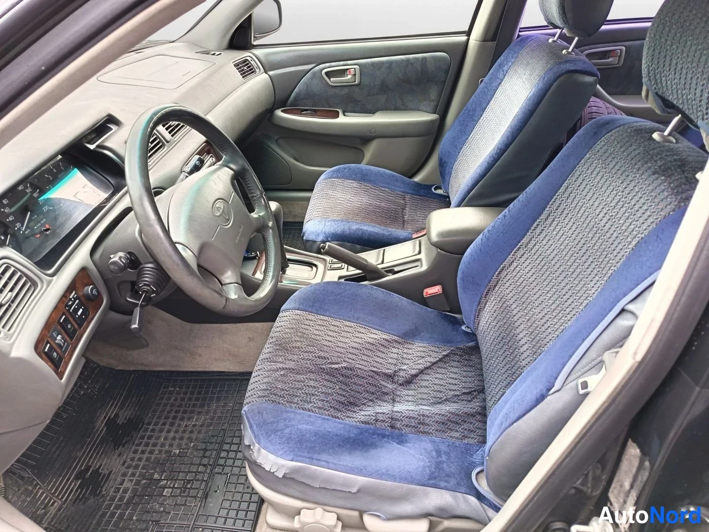 Harmaa Toyota Camry 2001, ohjaamo, kuva 9