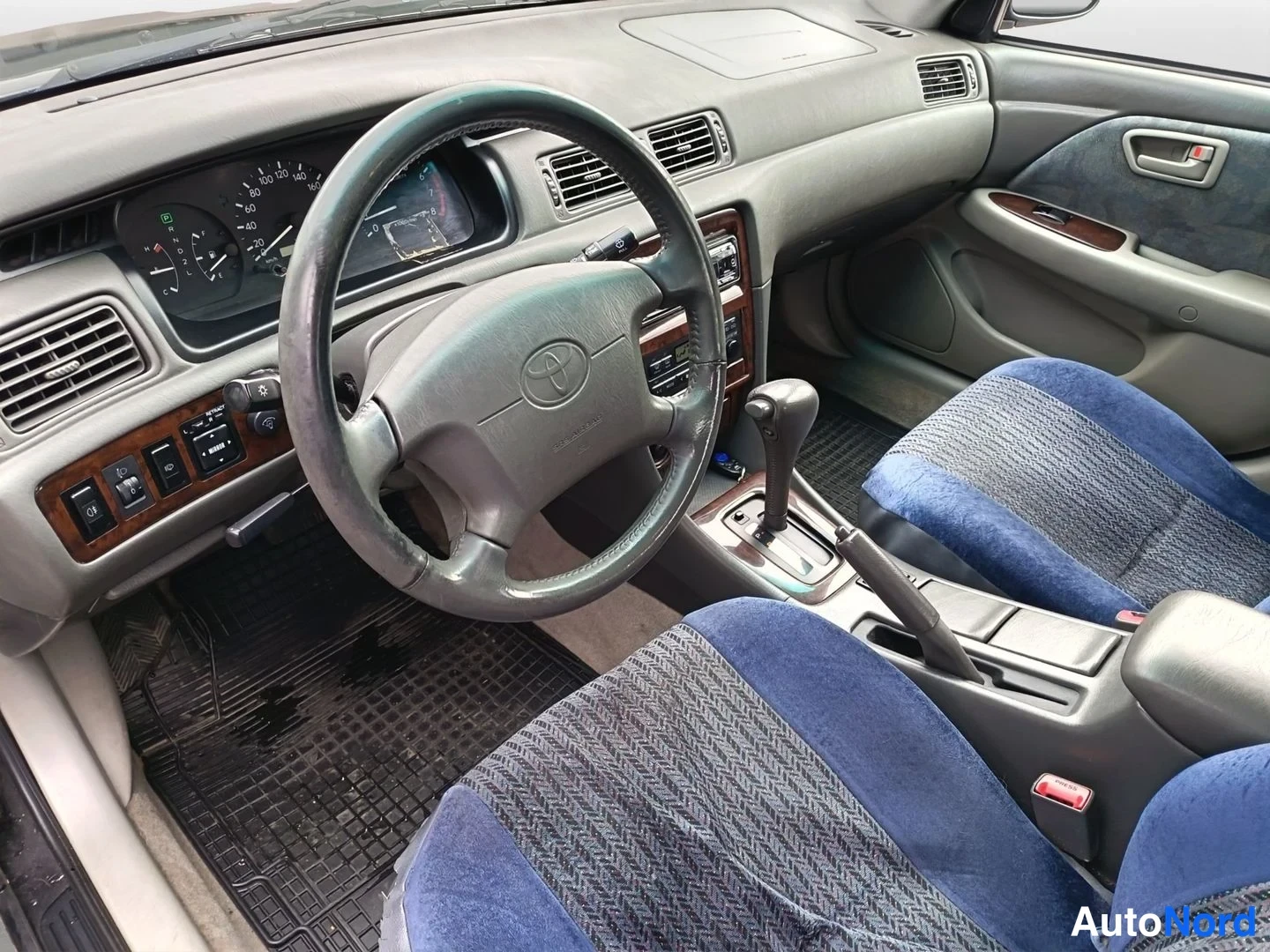 Harmaa Toyota Camry 2001, ohjaamo, kuva 10
