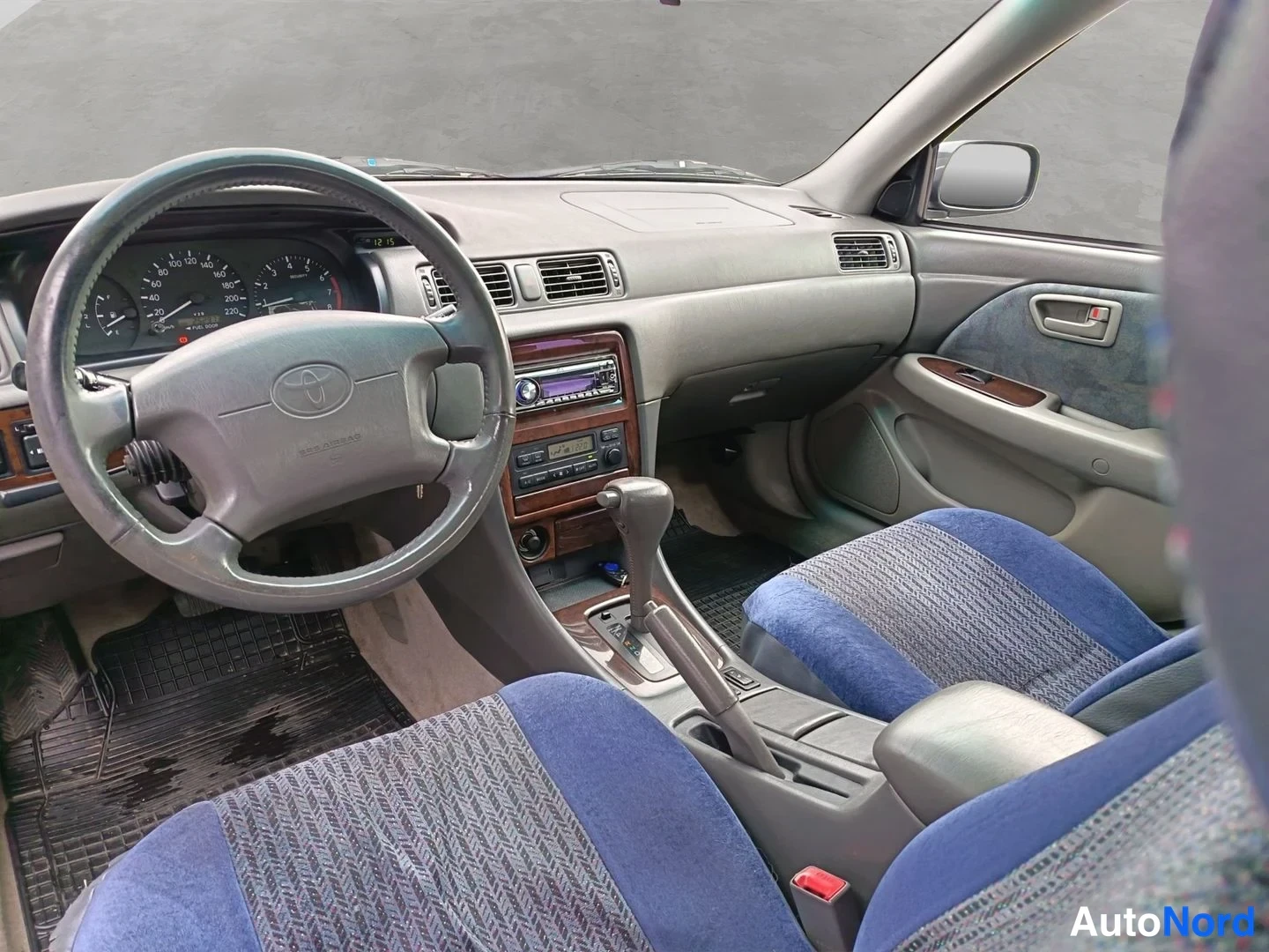 Harmaa Toyota Camry 2001, ohjaamo, kuva 11
