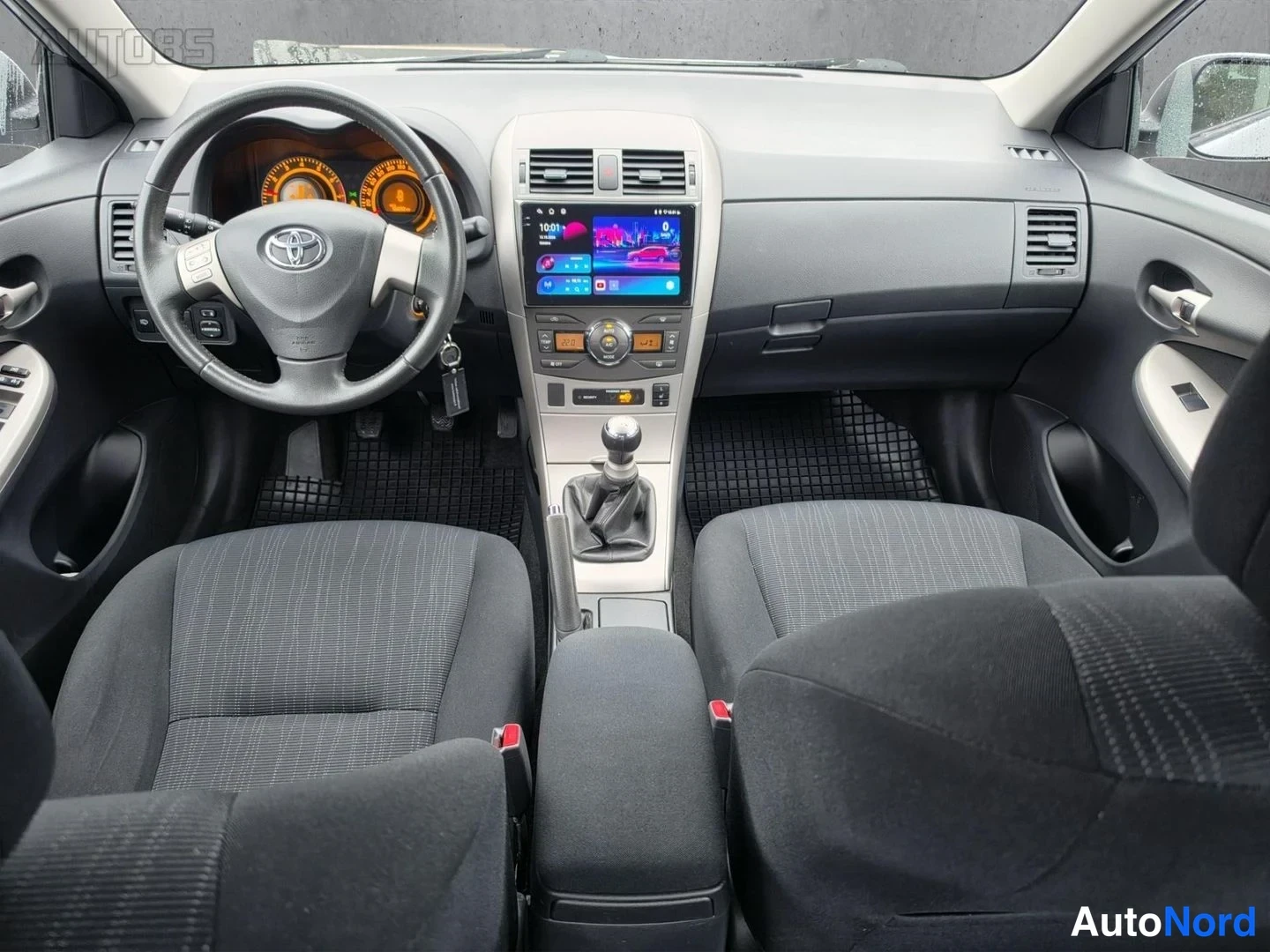 Hopea Toyota Corolla 2009, ohjaamo, kuva 9