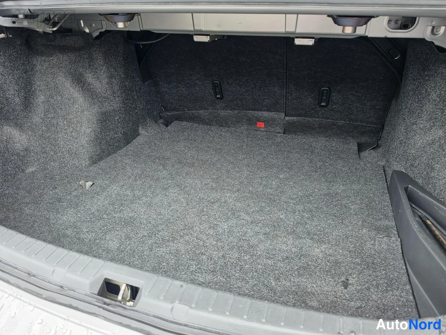 Hopea Toyota Corolla 2009, tavaratila, kuva 17