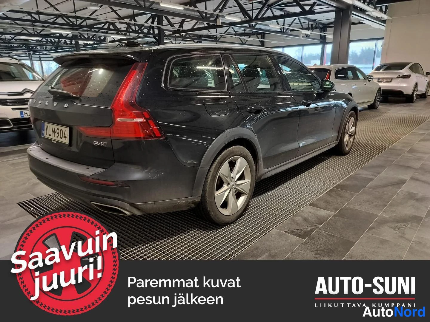 Musta Volvo V60 Cross Country 2022, takaviisto, kuva 5