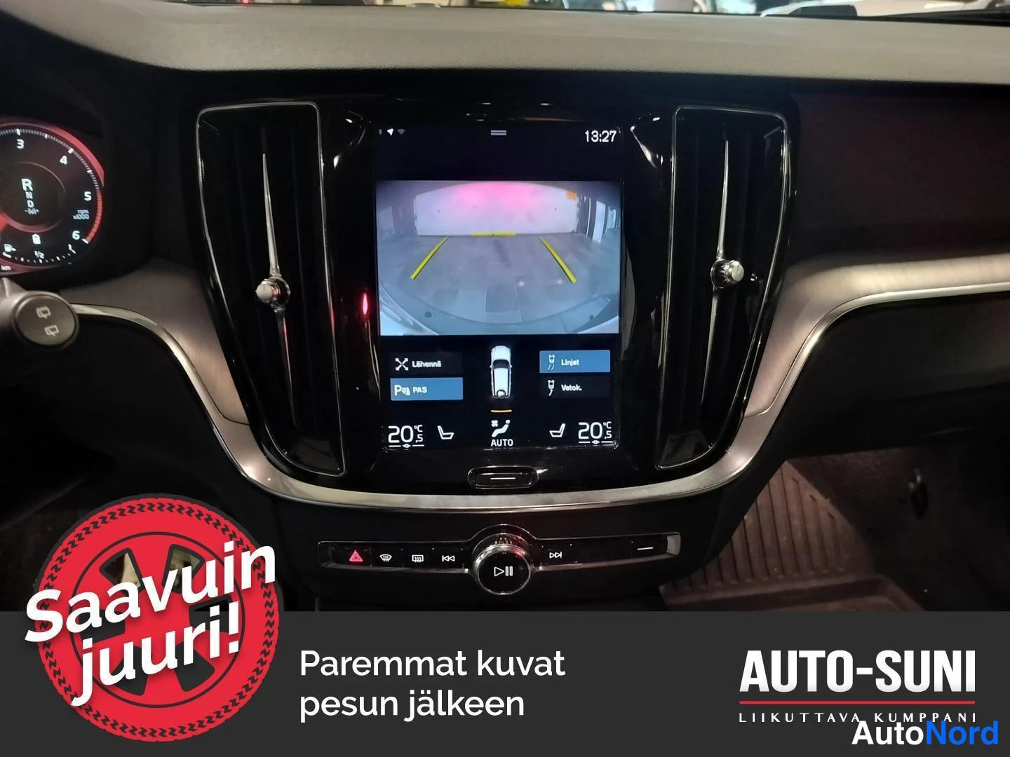 Musta Volvo V60 Cross Country 2022, yksityiskohta, kuva 9