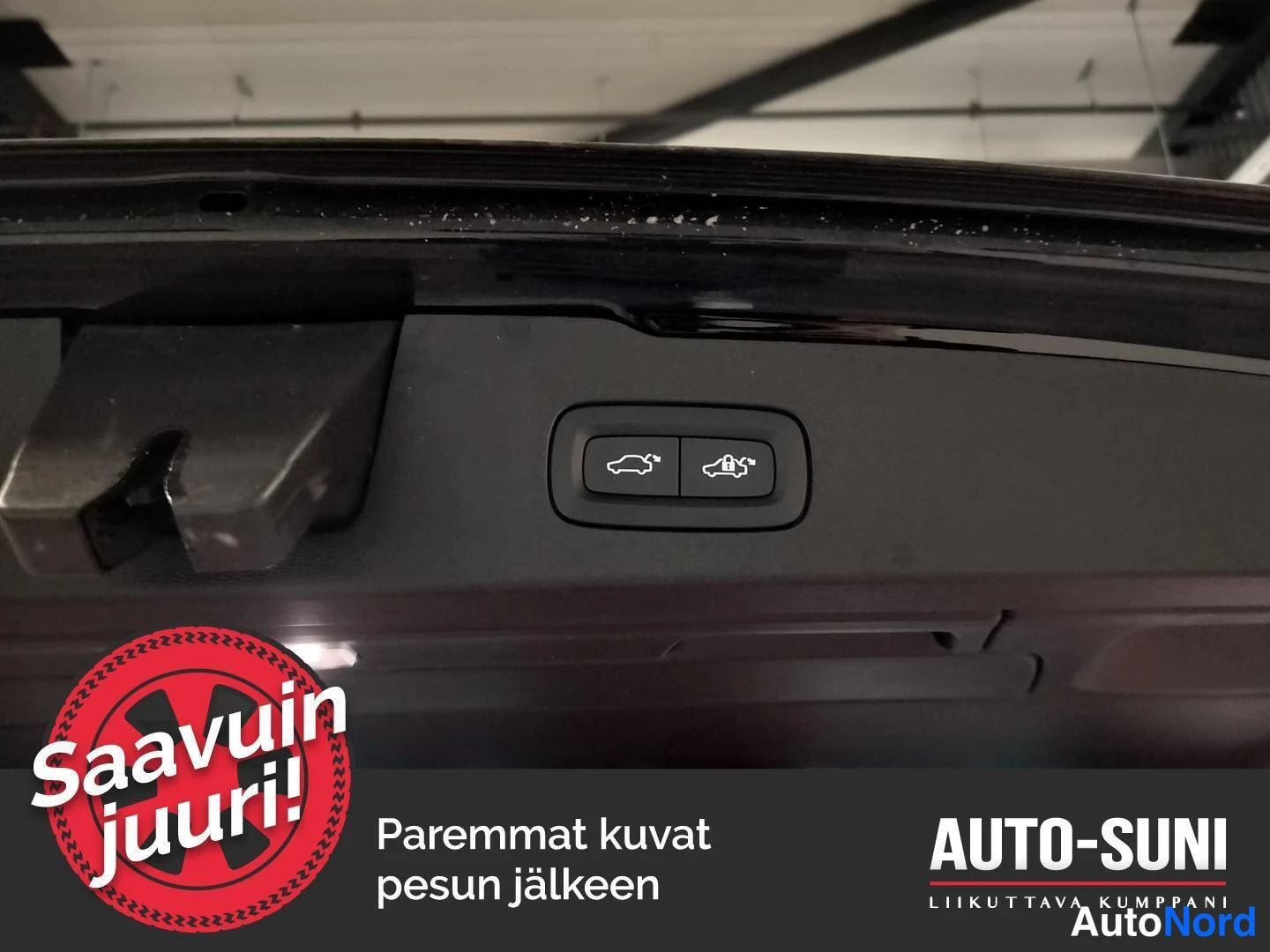 Musta Volvo V60 Cross Country 2022, yksityiskohta, kuva 10