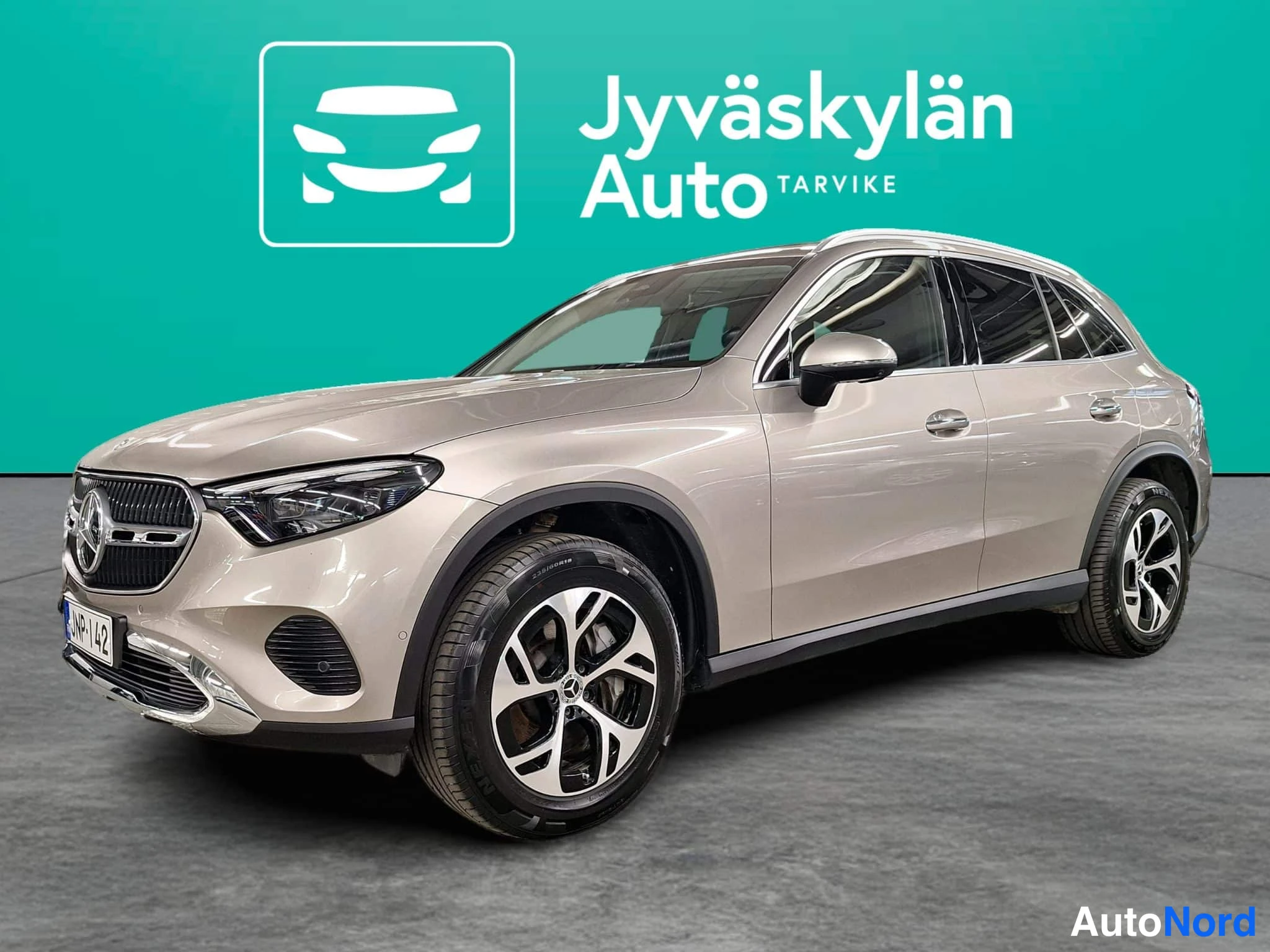 Harmaa Mercedes-Benz GLC 2024, etuviisto, keula vasemmalle, kuva 2