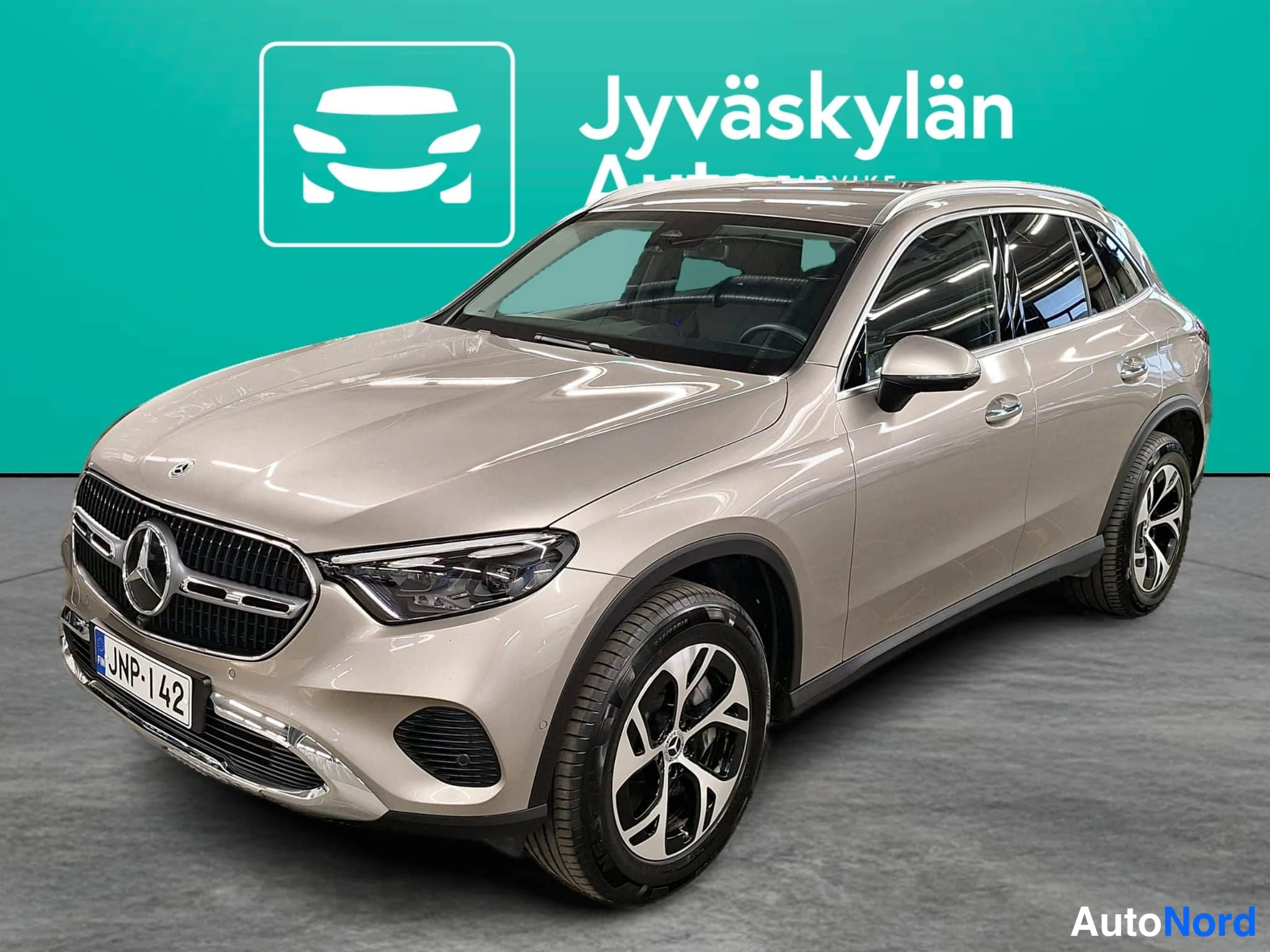 Harmaa Mercedes-Benz GLC 2024, etuviisto, keula vasemmalle, kuva 1
