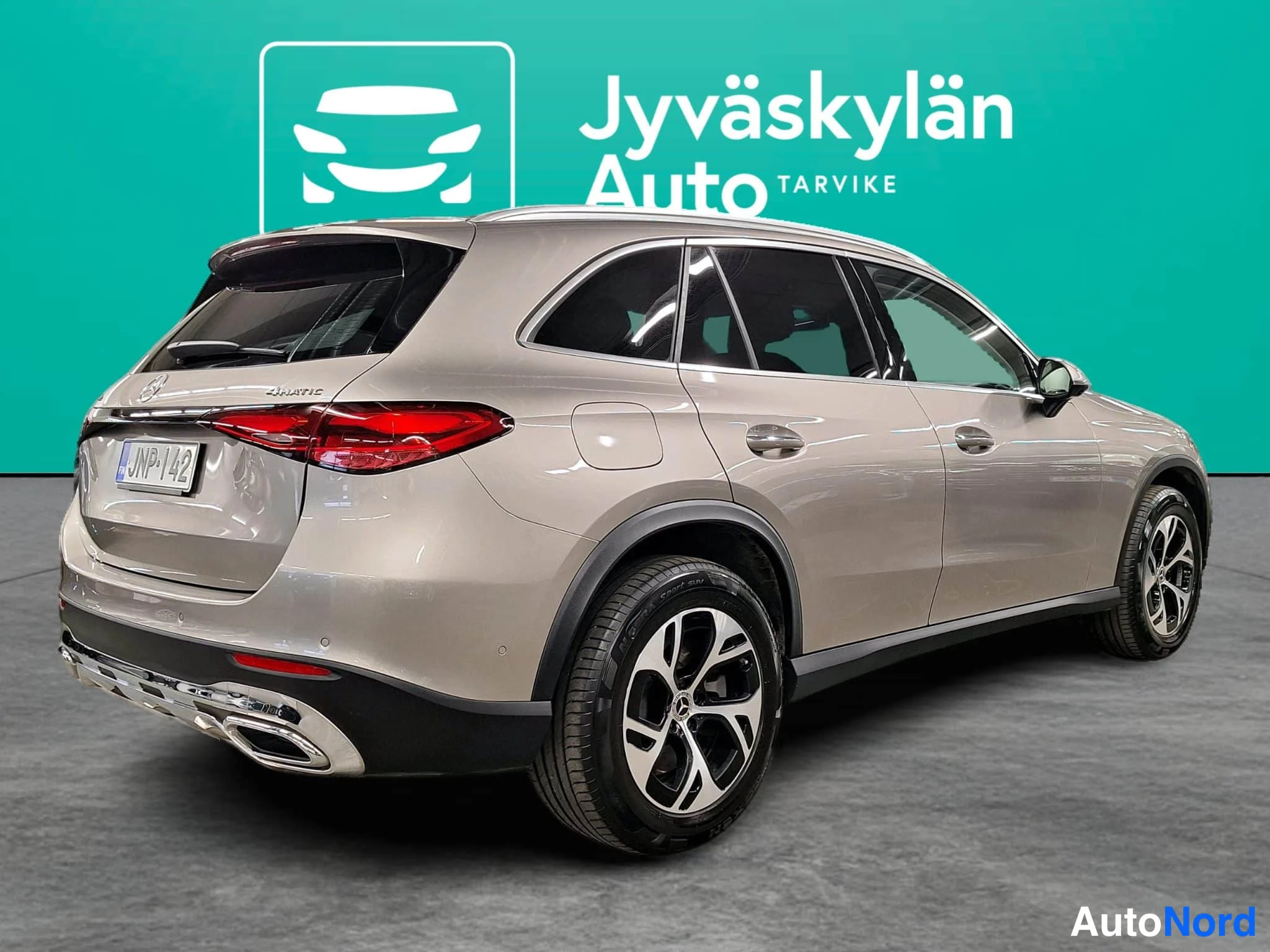 Harmaa Mercedes-Benz GLC 2024, takaviisto, kuva 11