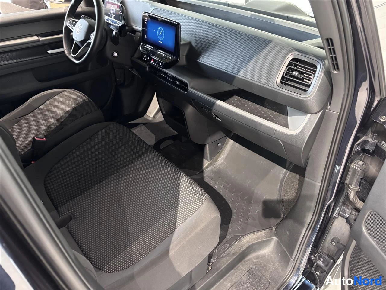 Blue Volkswagen ID. Buzz 2022, cockpit, photo 9