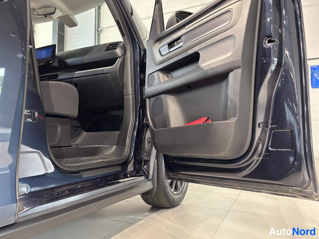 Blue Volkswagen ID. Buzz 2022, detail, photo 14