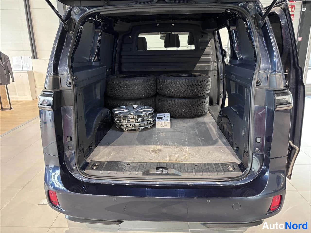 Blue Volkswagen ID. Buzz 2022, boot, photo 12
