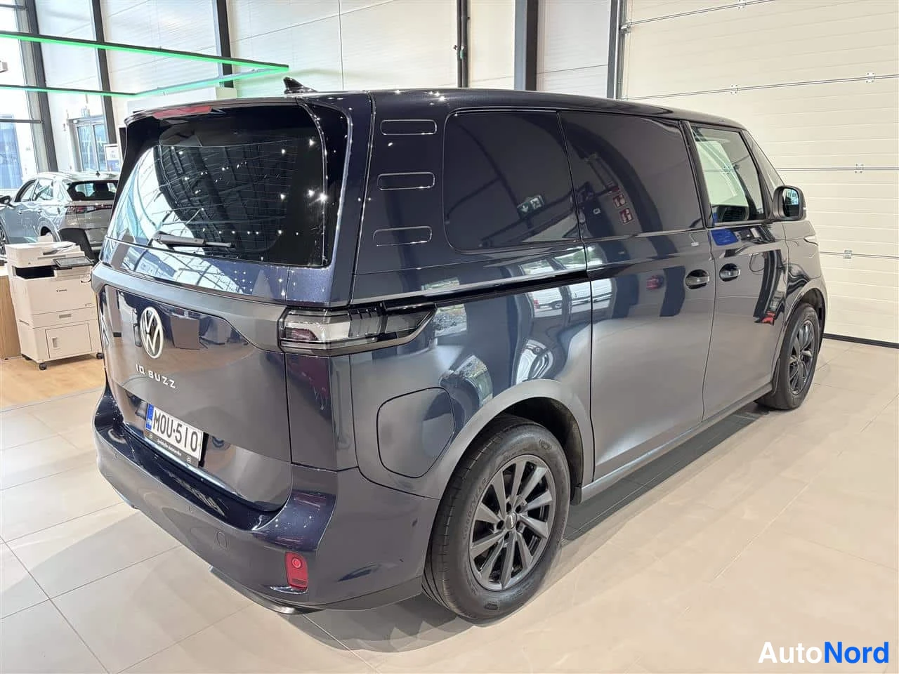 Blue Volkswagen ID. Buzz 2022, rear three-quarter, photo 5