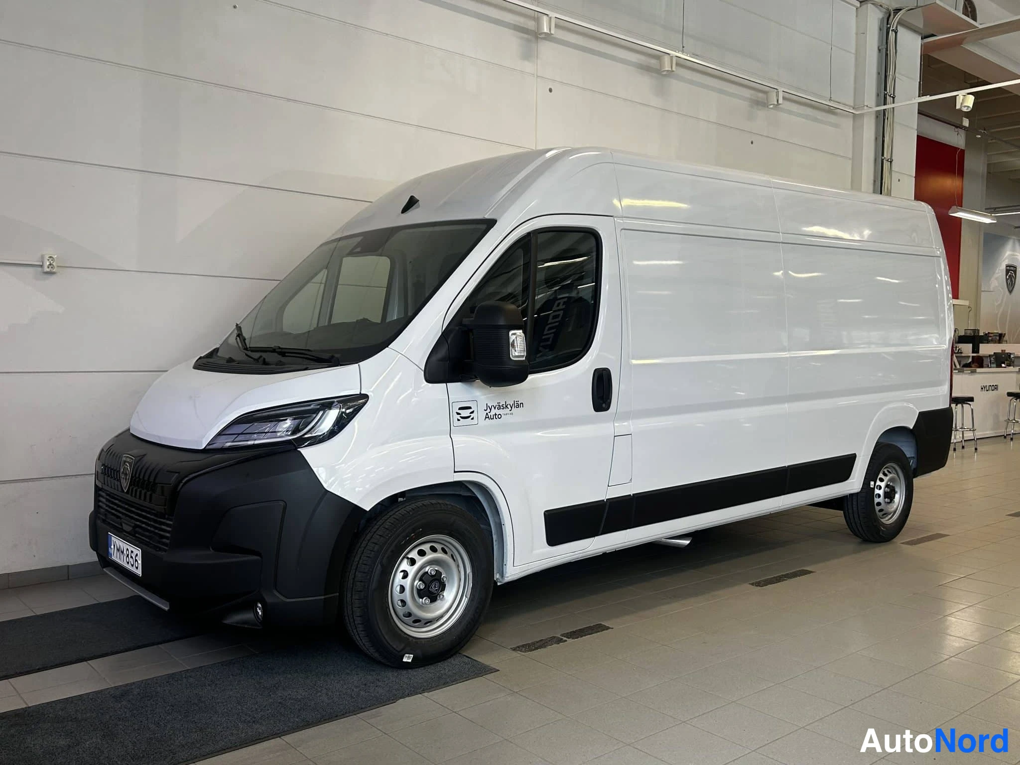 Peugeot Boxer 335 L3H2 BlueHDi 140 EAT8 Automaatti 2026