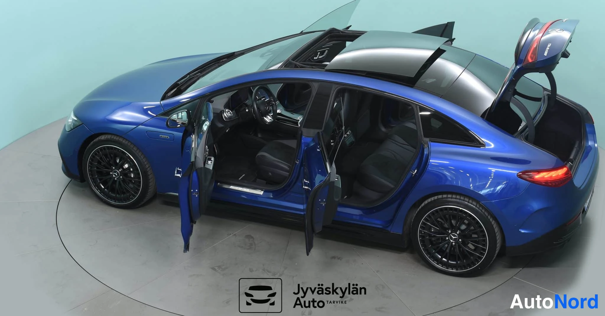 Sininen Mercedes-Benz EQE 2022, takaviisto, kuva 15