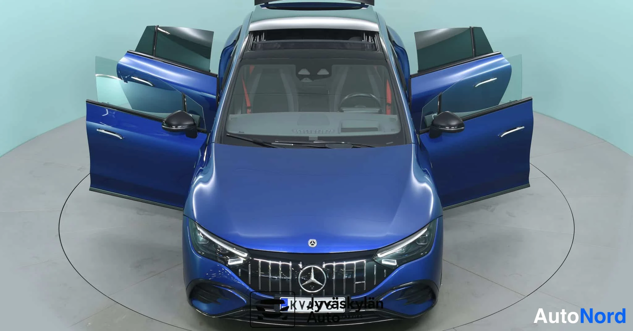 Sininen Mercedes-Benz EQE 2022, etuviisto, keula oikealle, kuva 7