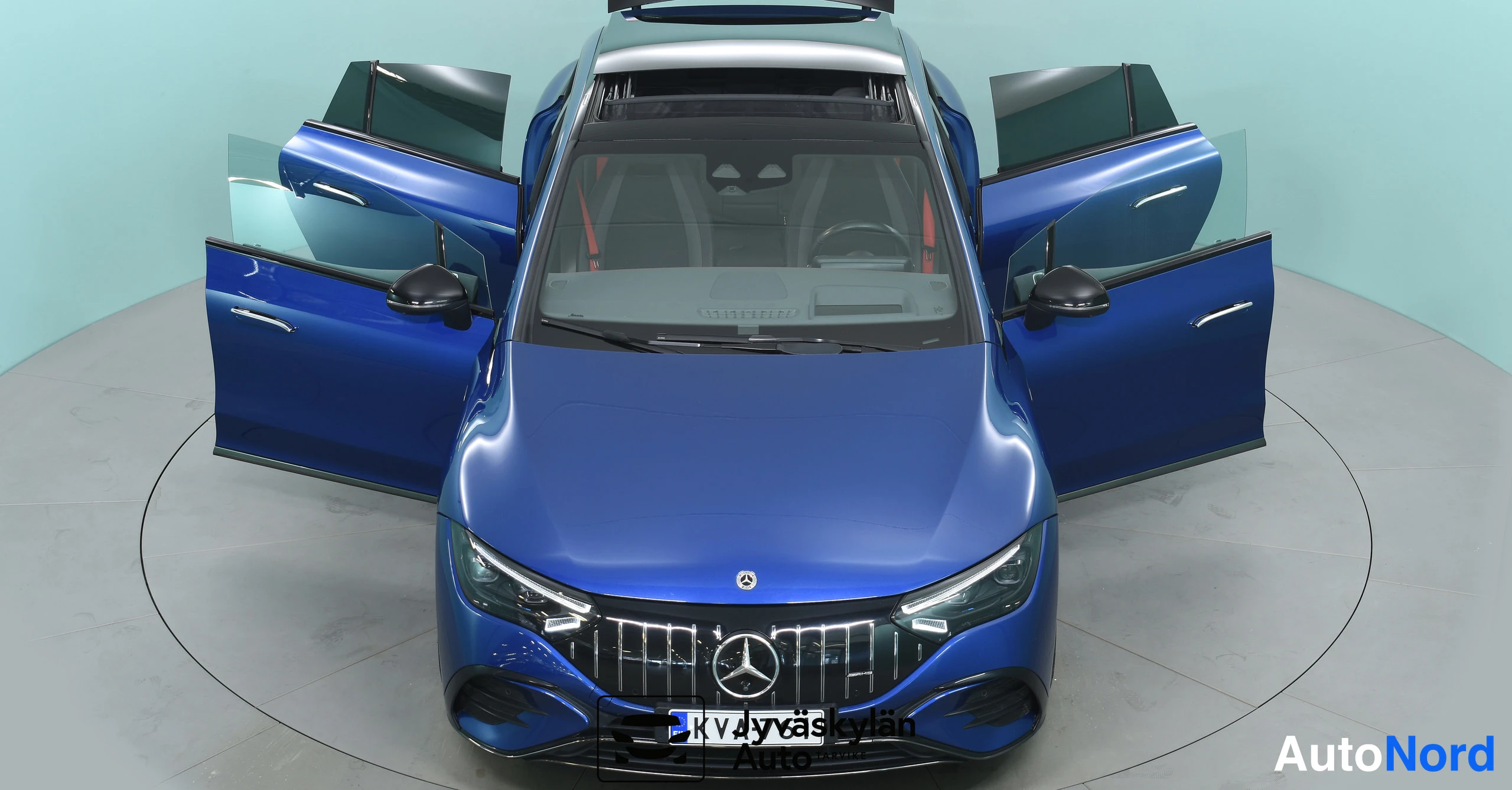 Sininen Mercedes-Benz EQE 2022, edestä, kuva 10