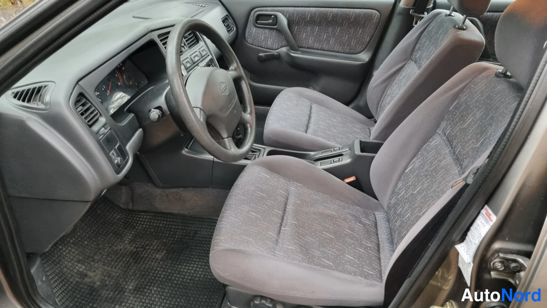 Grey Nissan Primera 1997, cockpit, photo 8