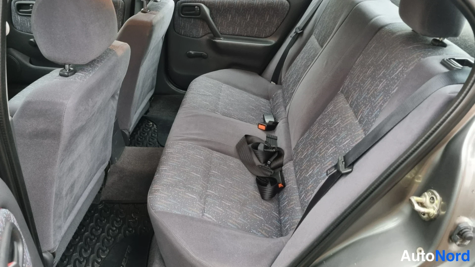 Grey Nissan Primera 1997, rear seats, photo 10
