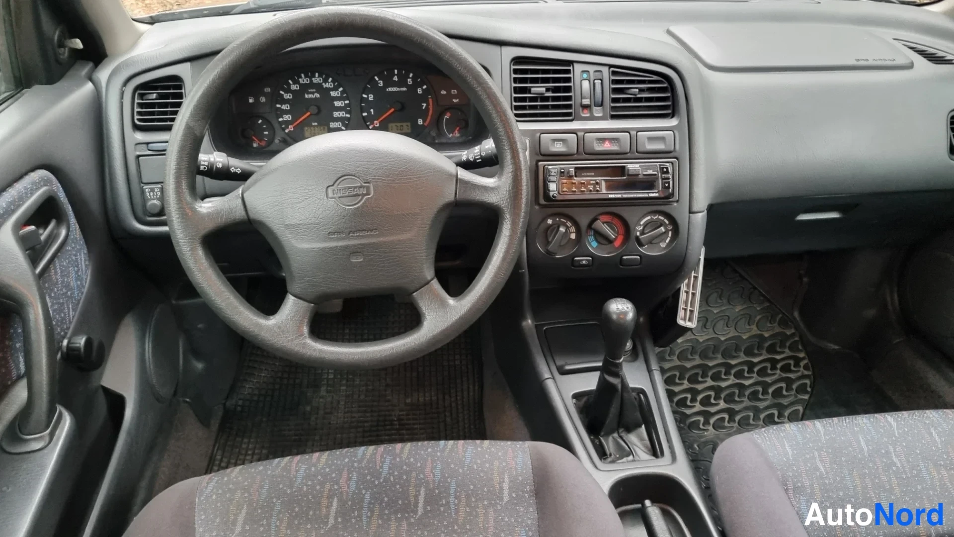 Grey Nissan Primera 1997, cockpit, photo 9