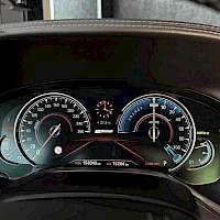 Musta BMW 740e 2016, yksityiskohta, kuva 12