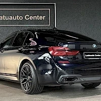 Musta BMW 740e 2016, takaviisto, kuva 4