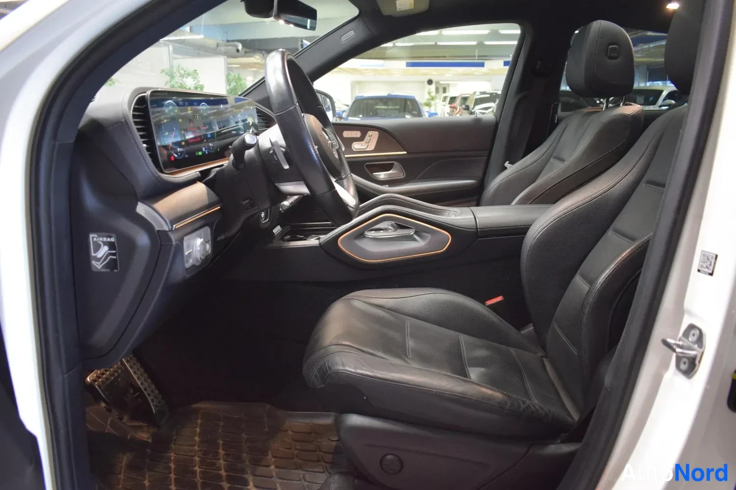 Valkoinen Mercedes-Benz GLE 350 de 4MATIC 2021, ohjaamo, kuva 16