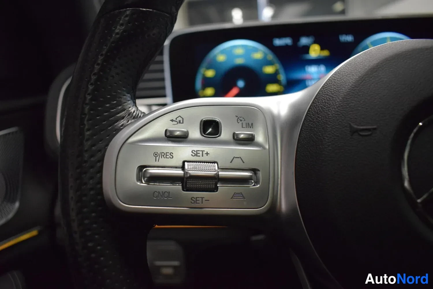 Valkoinen Mercedes-Benz GLE 350 de 4MATIC 2021, yksityiskohta, kuva 31