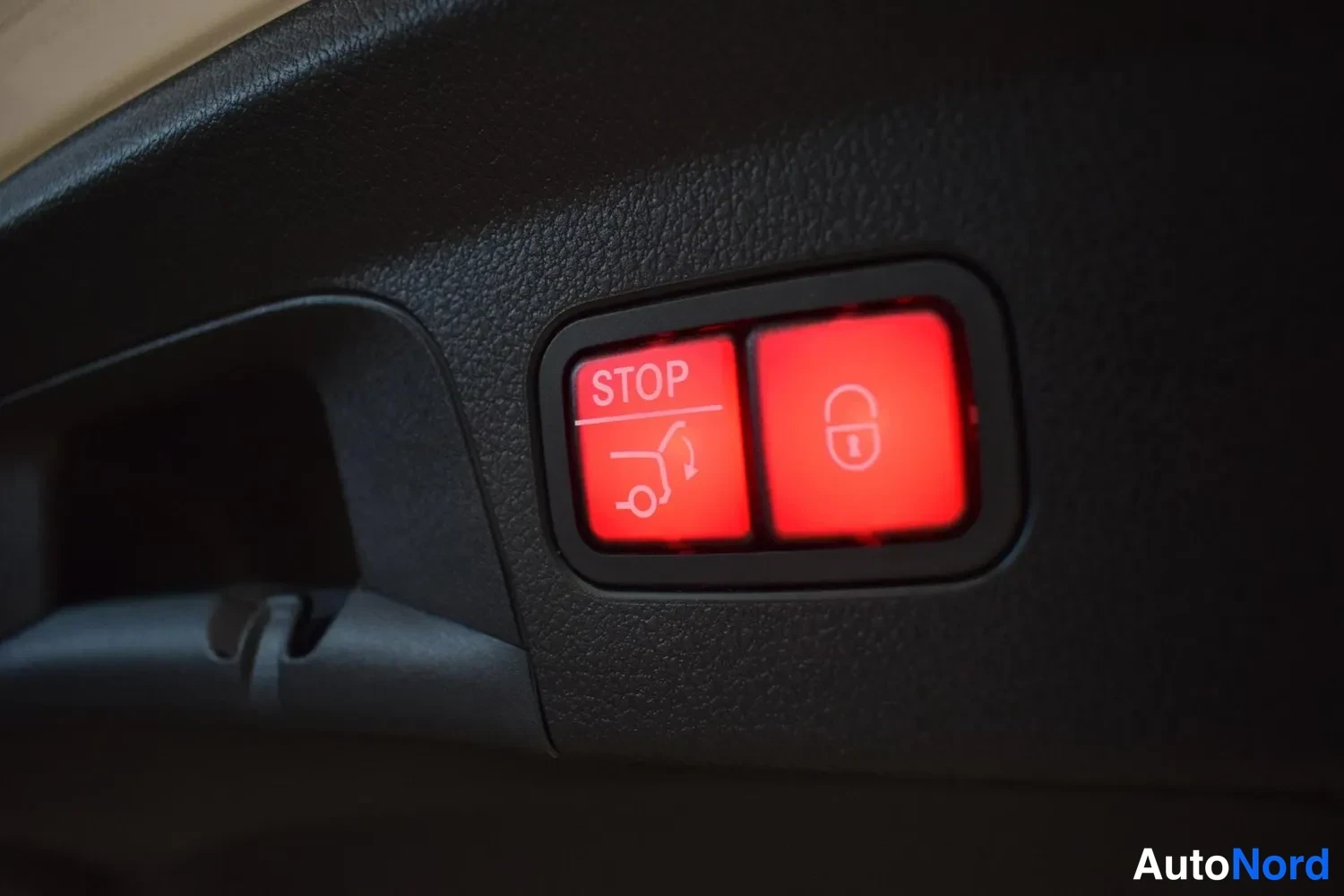 Valkoinen Mercedes-Benz GLE 350 de 4MATIC 2021, yksityiskohta, kuva 40