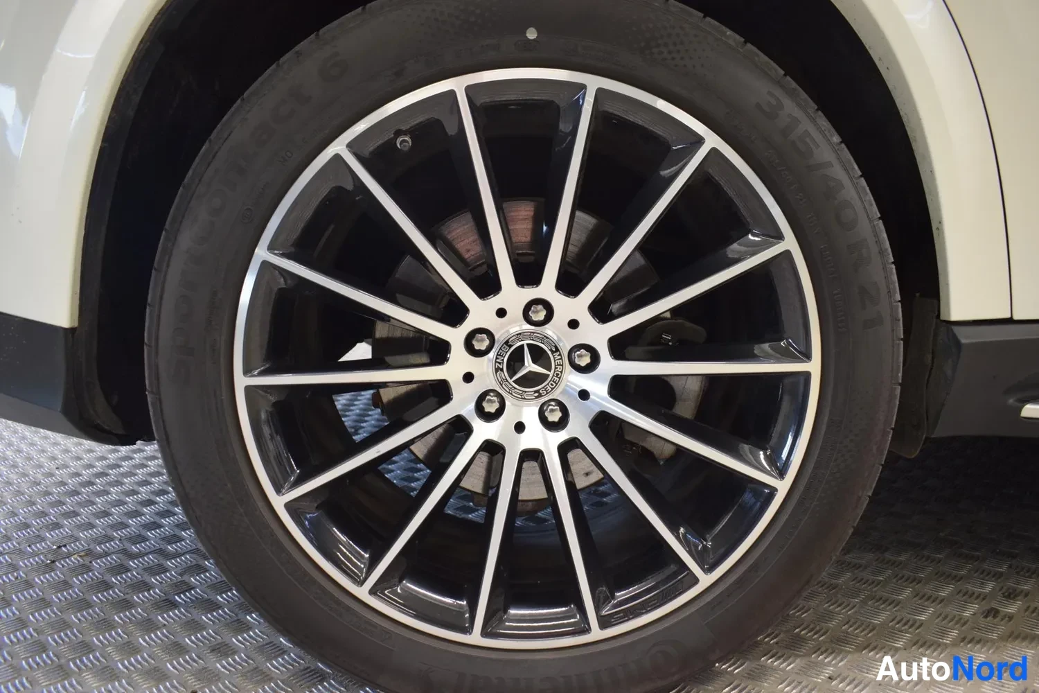 Valkoinen Mercedes-Benz GLE 350 de 4MATIC 2021, yksityiskohta, kuva 35