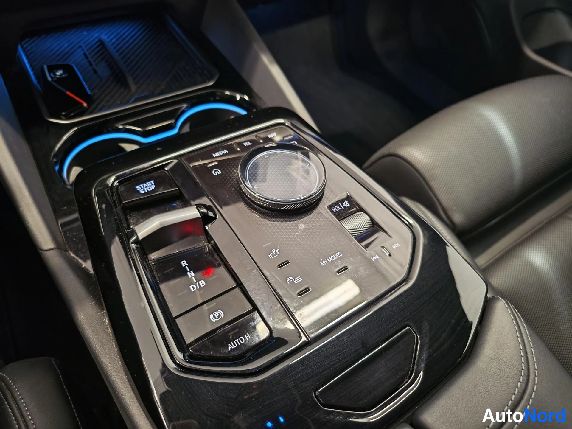 Harmaa BMW i5 2024, yksityiskohta, kuva 26