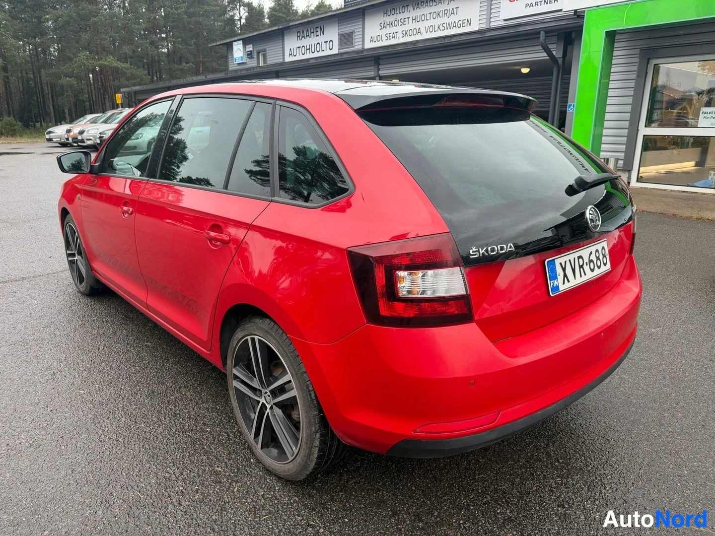 Punainen Skoda Rapid Spaceback 2014, takaviisto, kuva 5