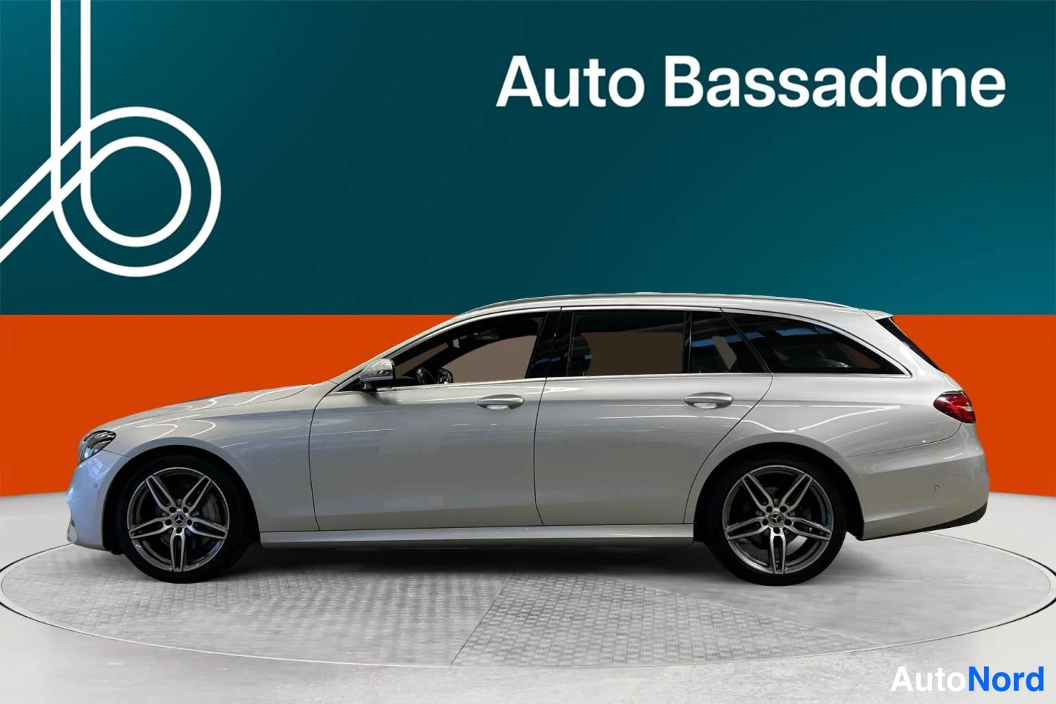 Hopea Mercedes-Benz E 220 d 2018, sivulta, kuva 4