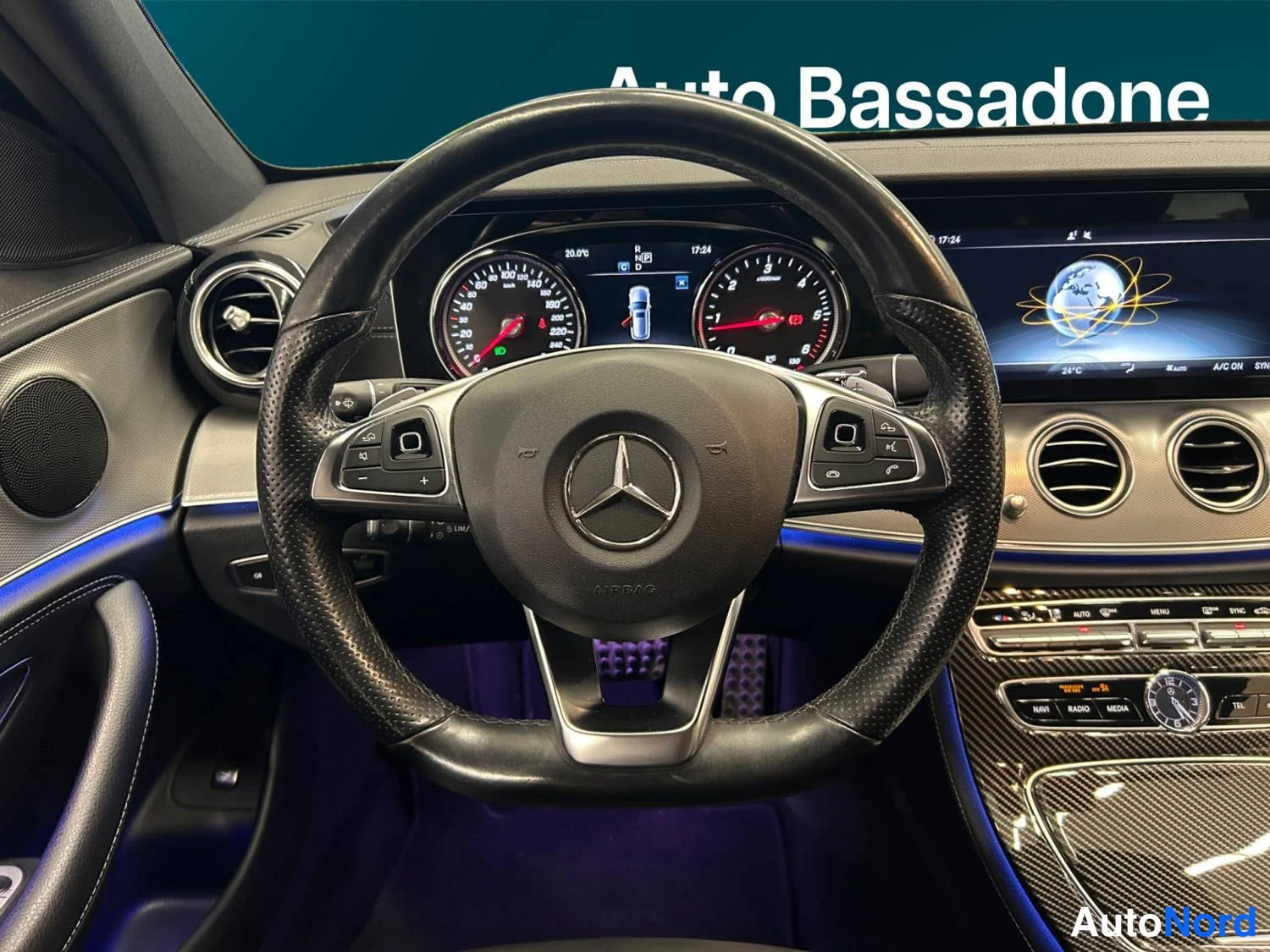 Hopea Mercedes-Benz E 220 d 2018, yksityiskohta, kuva 12