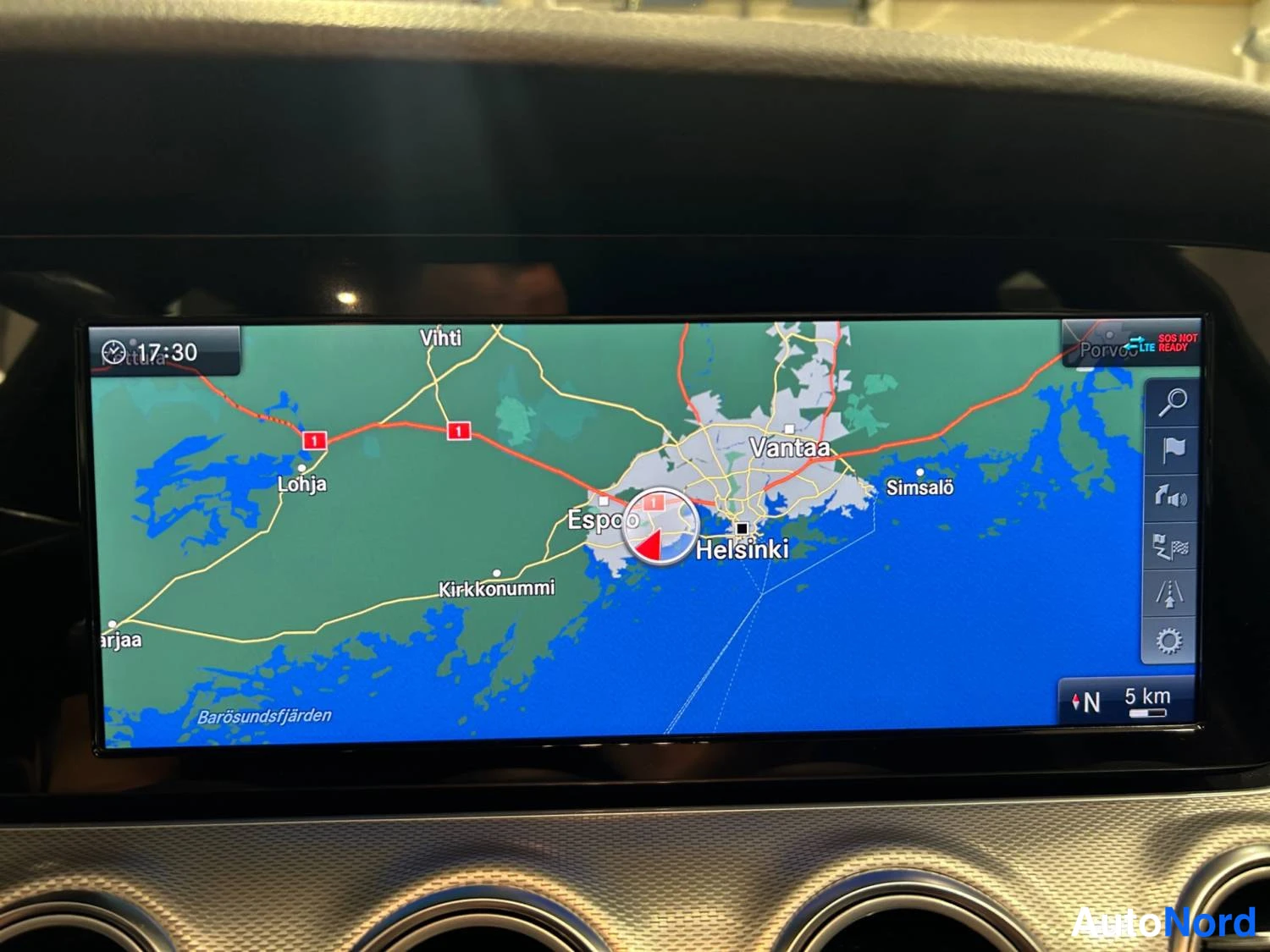 Hopea Mercedes-Benz E 220 d 2018, yksityiskohta, kuva 17