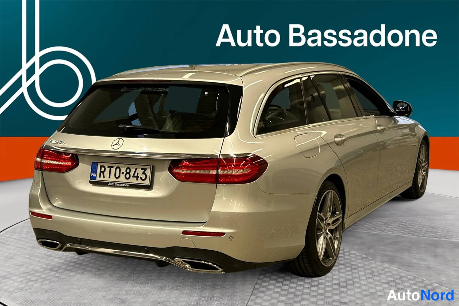 Hopea Mercedes-Benz E 220 d 2018, takaviisto, kuva 7