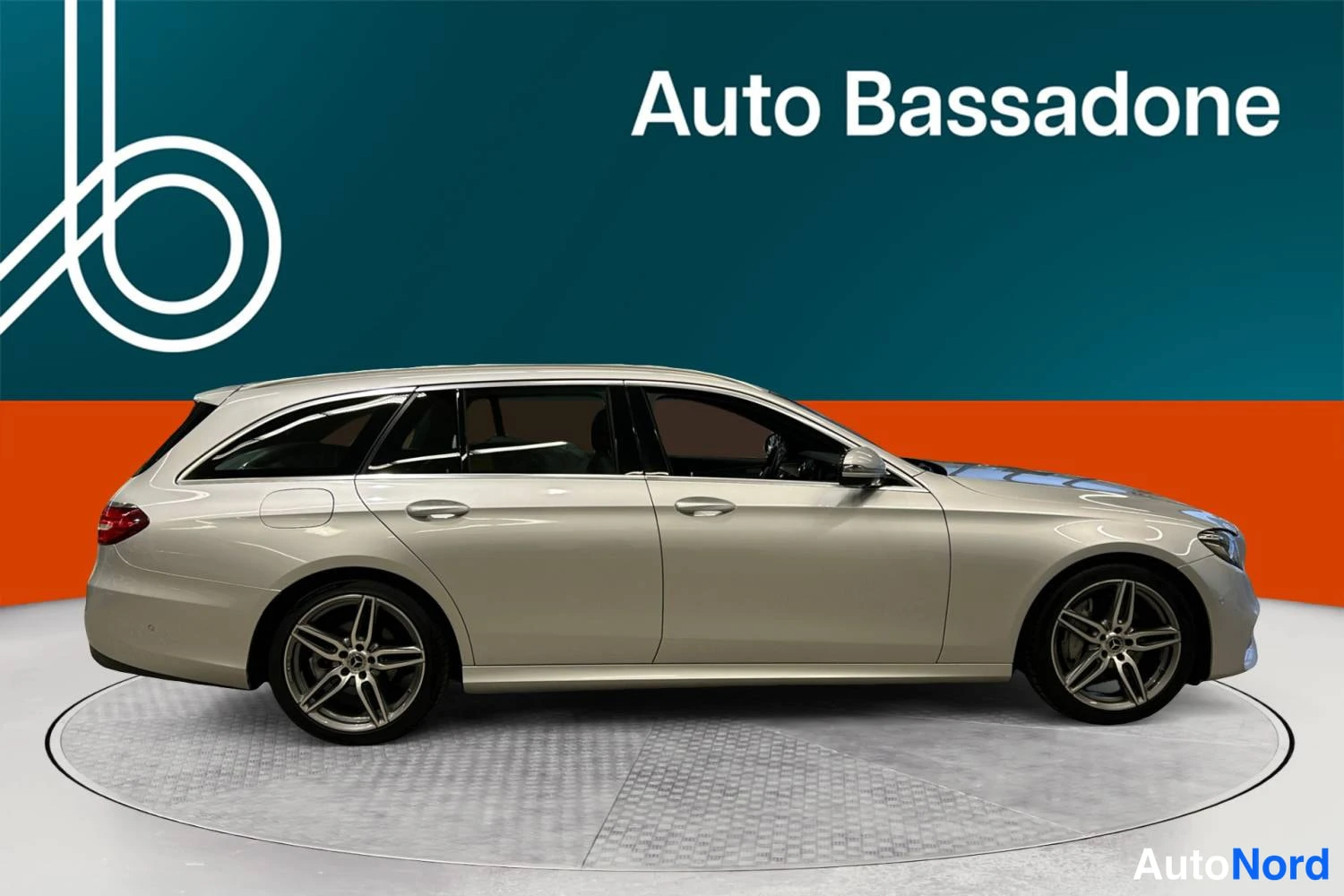Hopea Mercedes-Benz E 220 d 2018, sivulta, kuva 5