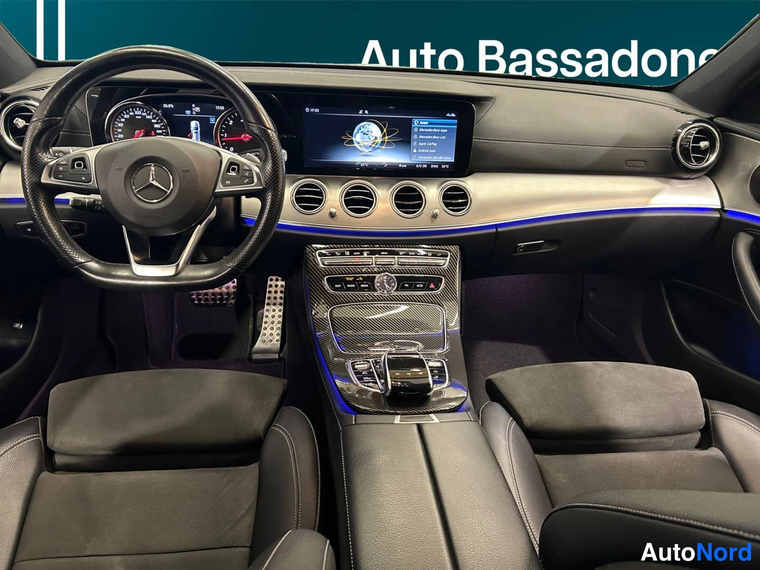 Hopea Mercedes-Benz E 220 d 2018, ohjaamo, kuva 10
