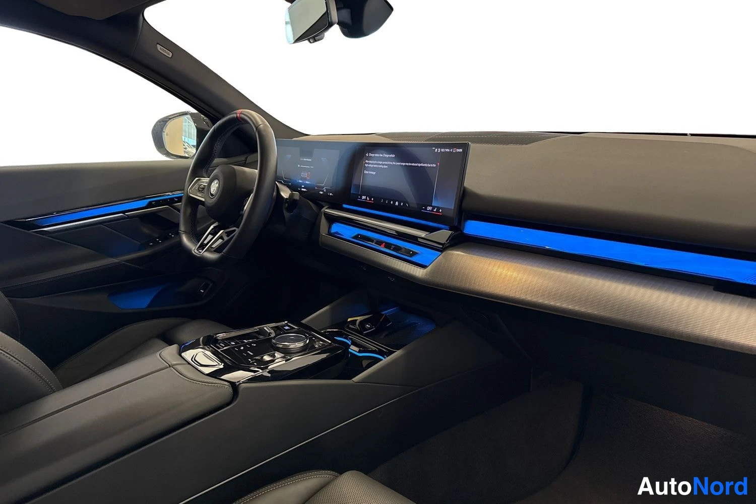 Harmaa BMW i5 2024, ohjaamo, kuva 9