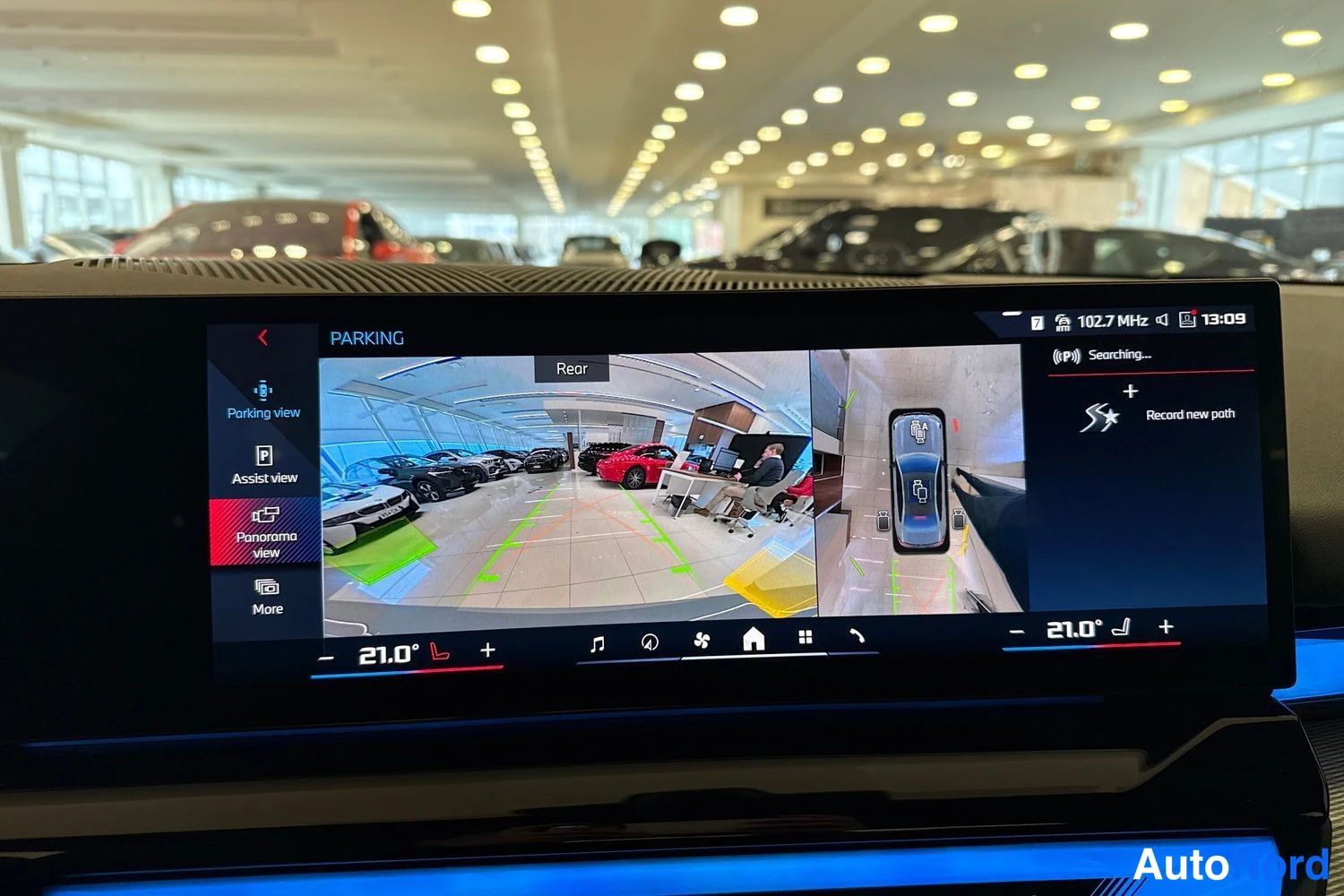 Harmaa BMW i5 2024, ohjaamo, kuva 10