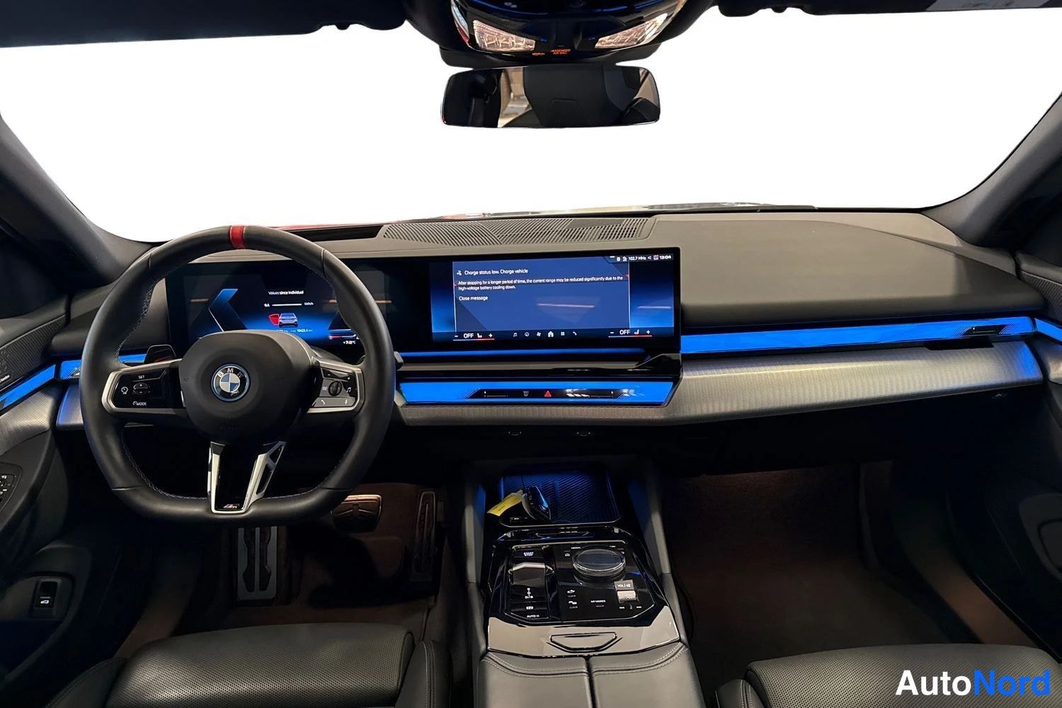 Harmaa BMW i5 2024, ohjaamo, kuva 8