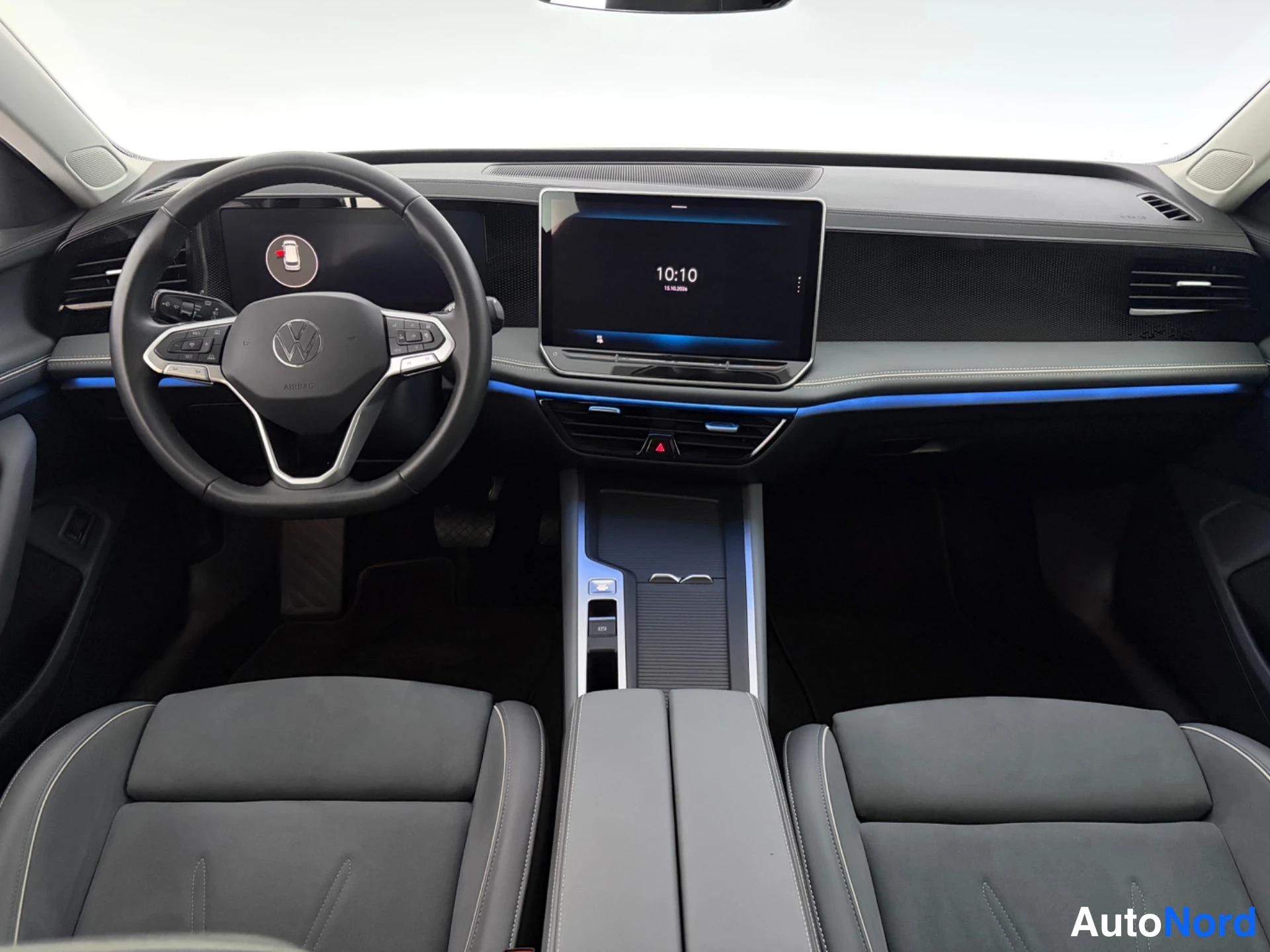 Valkoinen Volkswagen Passat 2024, kuva 13