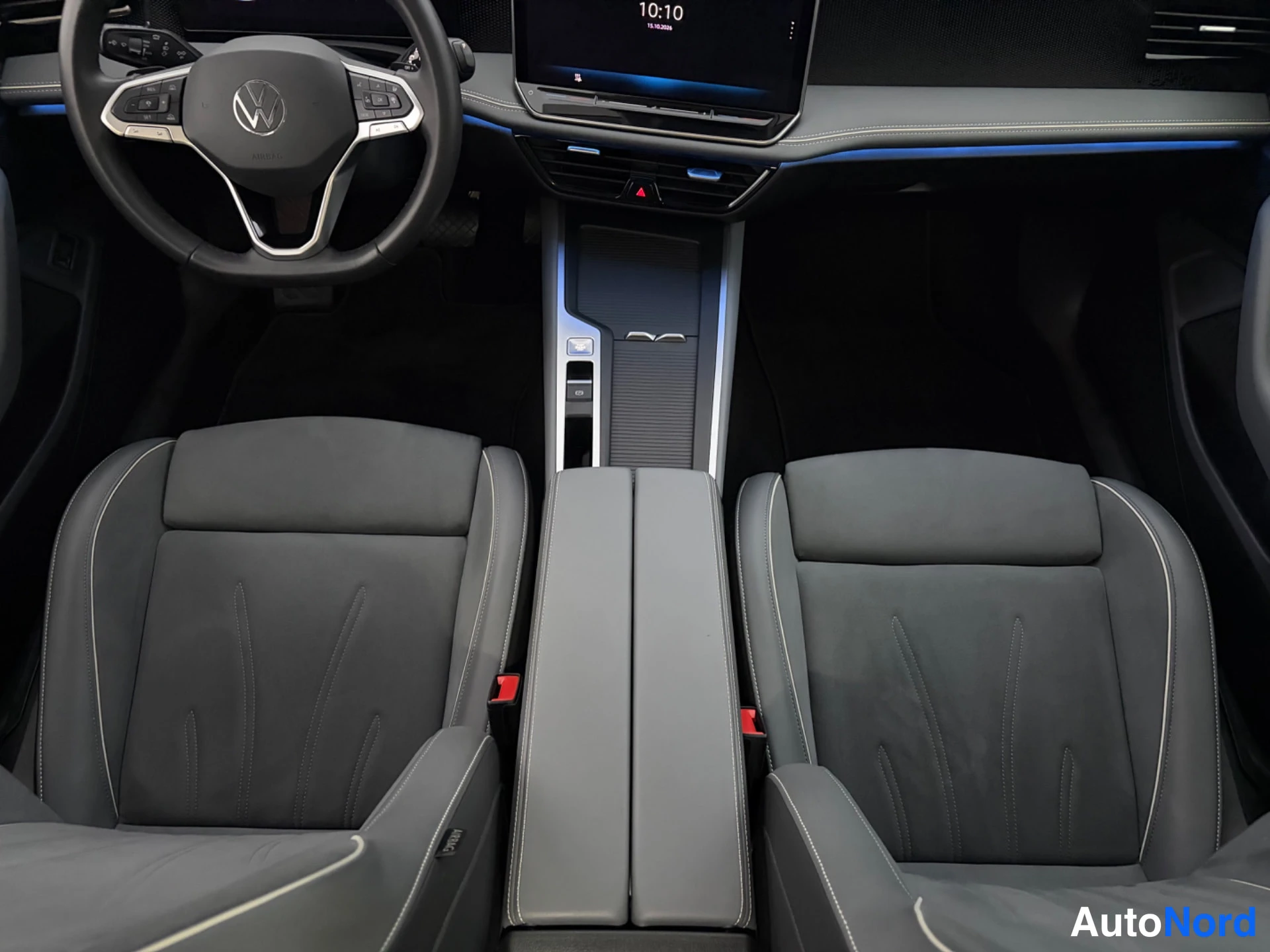 Valkoinen Volkswagen Passat 2024, kuva 15