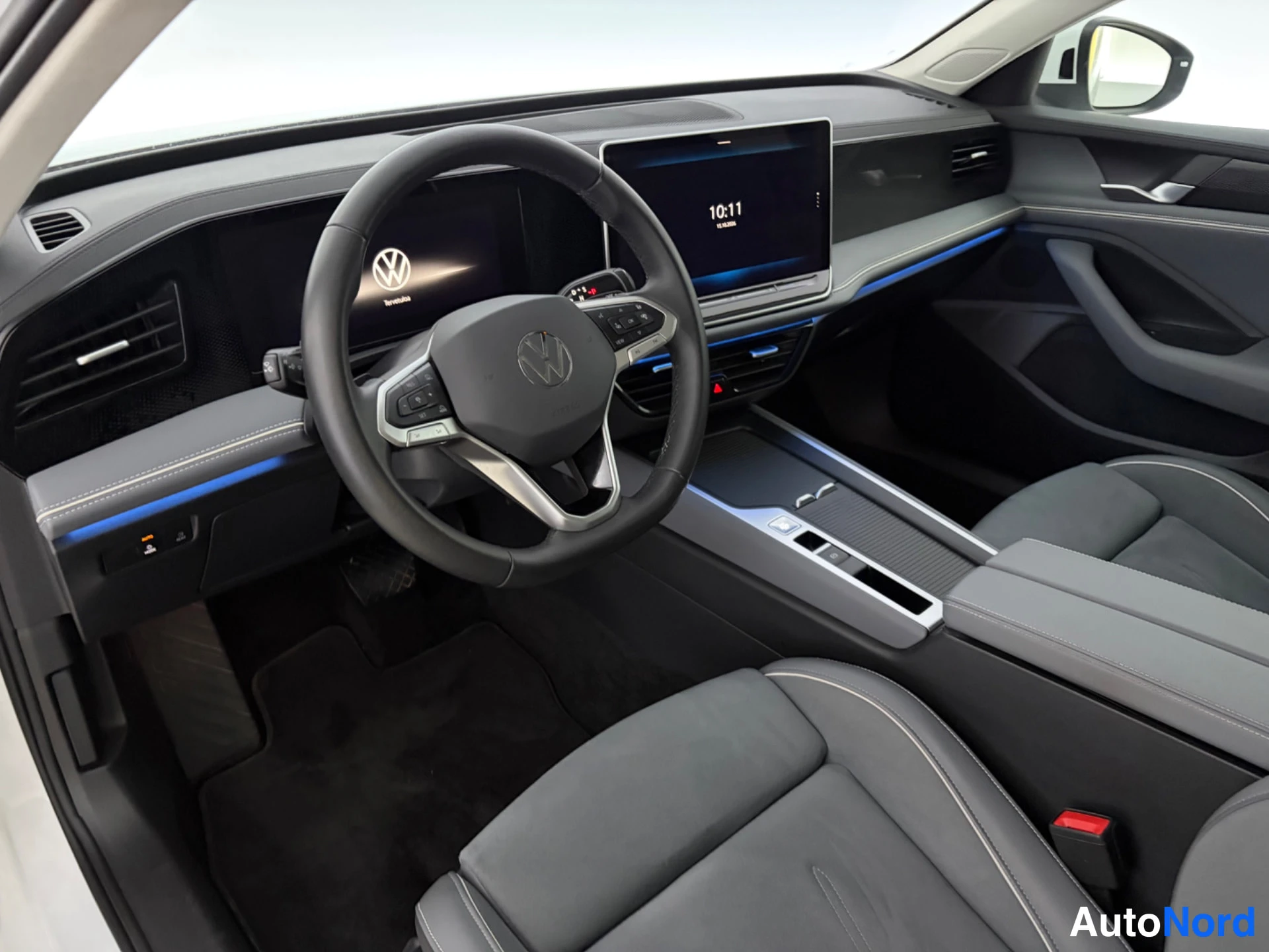 Valkoinen Volkswagen Passat 2024, kuva 30