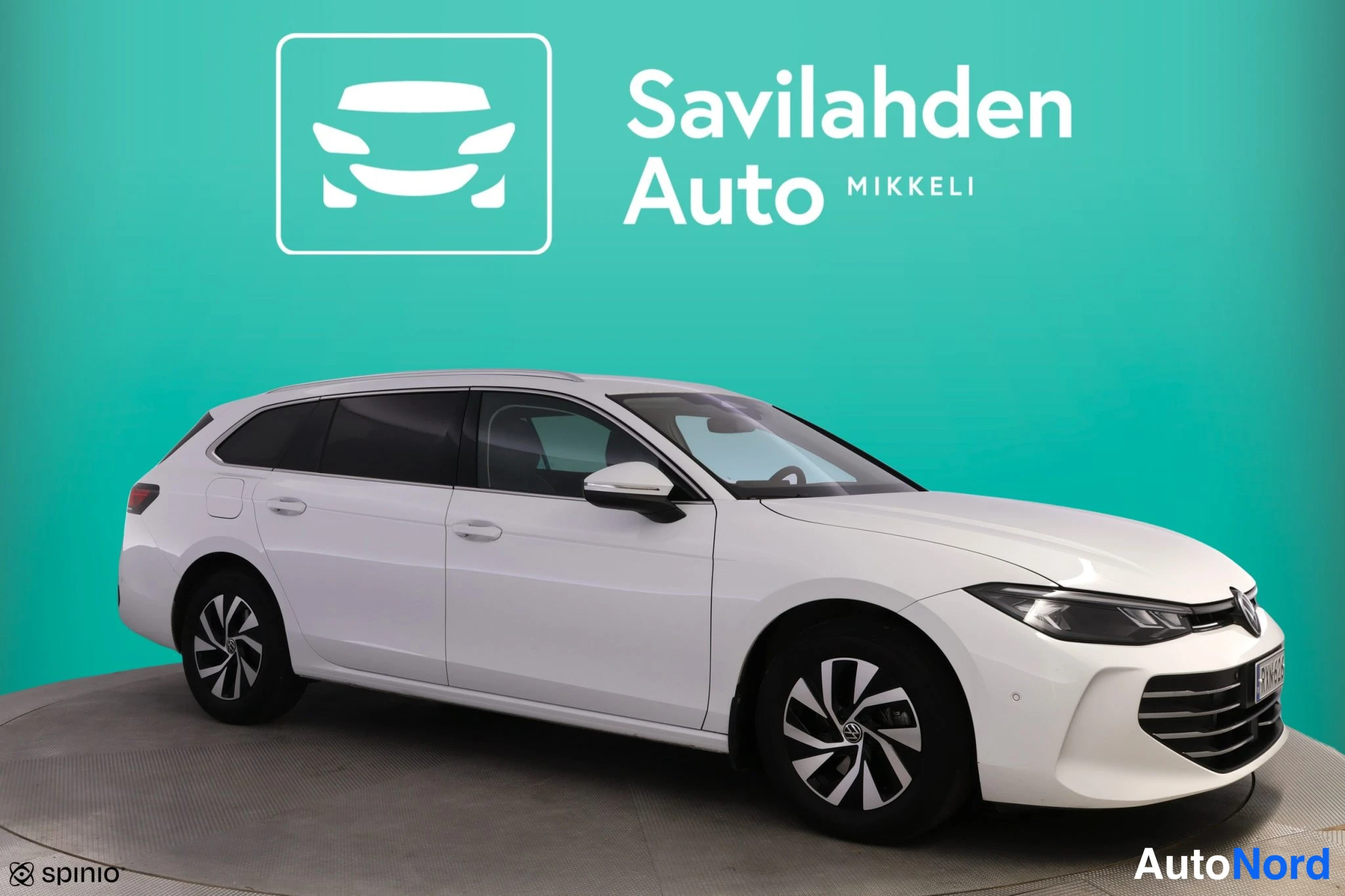 Valkoinen Volkswagen Passat 2024, kuva 9