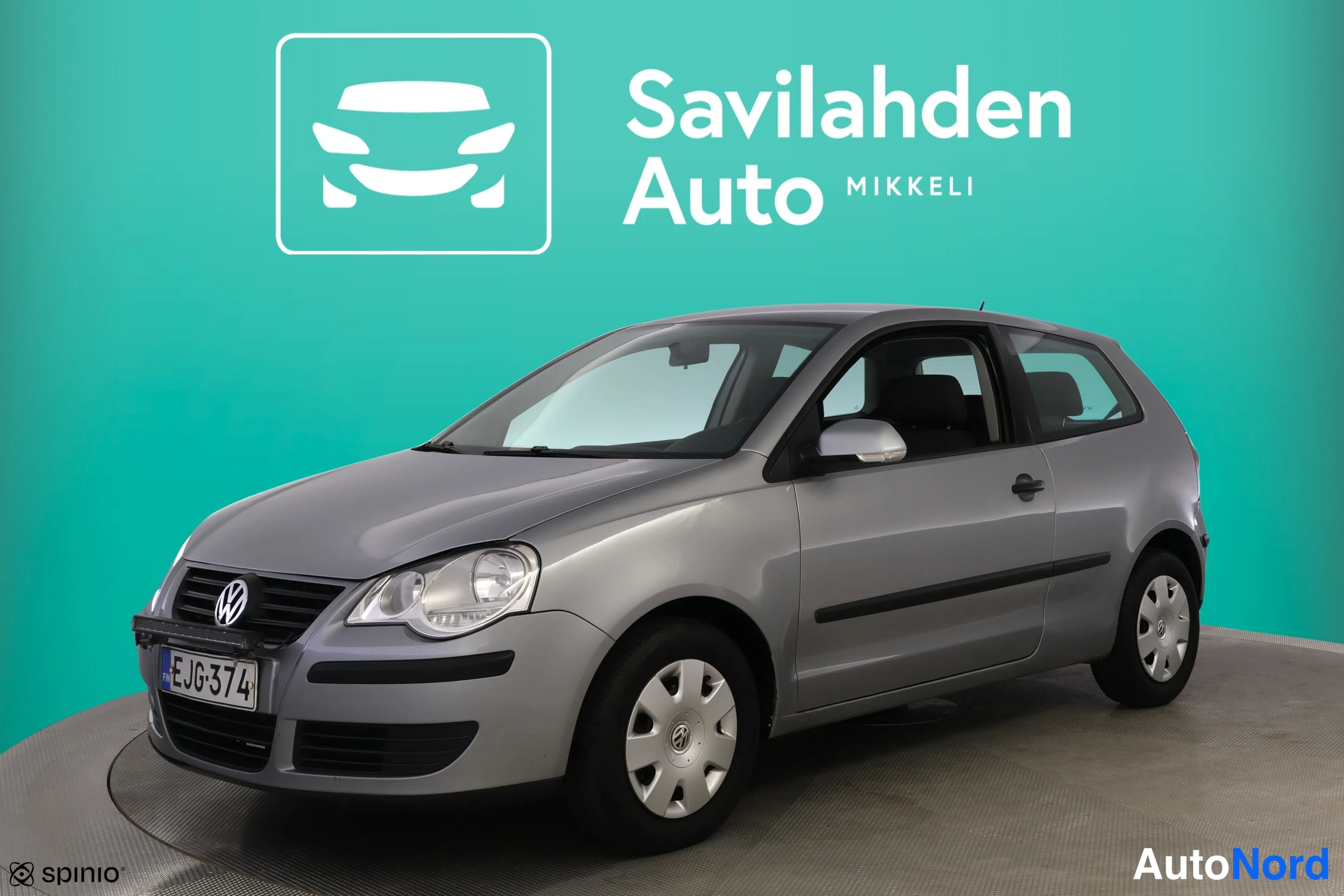 Silver Volkswagen Polo 2007, snett framifrån, fronten åt vänster, bild 1