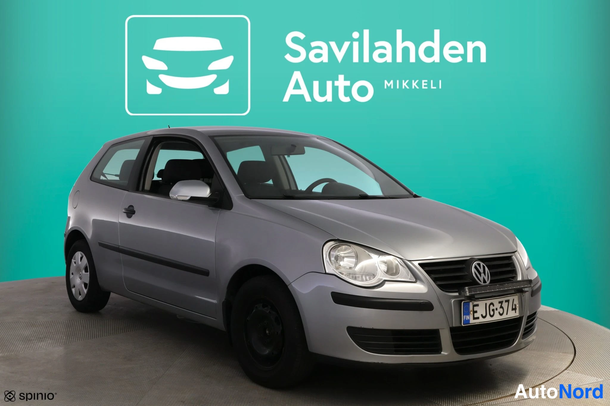 Silver Volkswagen Polo 2007, snett framifrån, fronten åt höger, bild 5