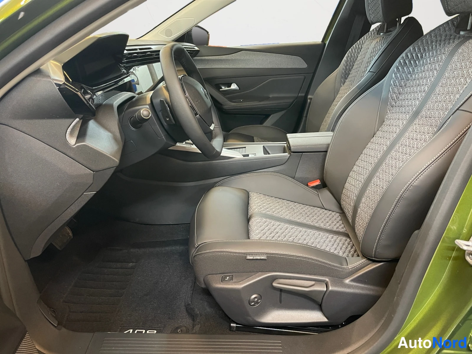 Vihreä Peugeot 408 2026, etuistuimet, kuva 12