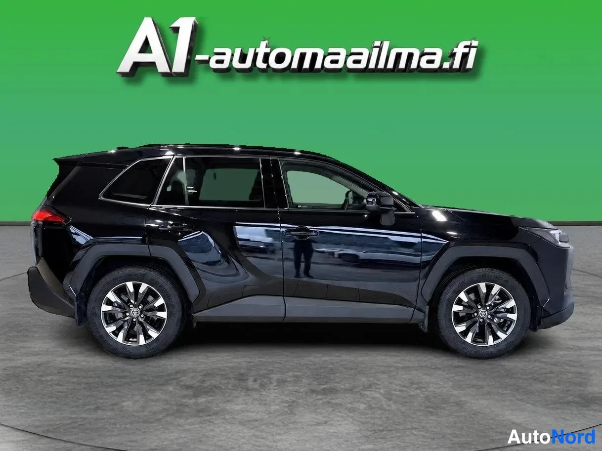 Musta Toyota RAV4 2026, etuviisto, keula oikealle, kuva 3